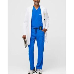 Figs Leon Top & Cairo Cargo Scrub Pants